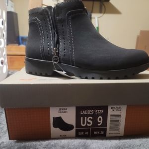 Brand new size 9 womens booties.